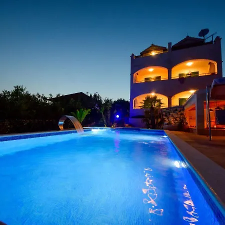 Andjelka-2 By Interhome * Τρογκίρ